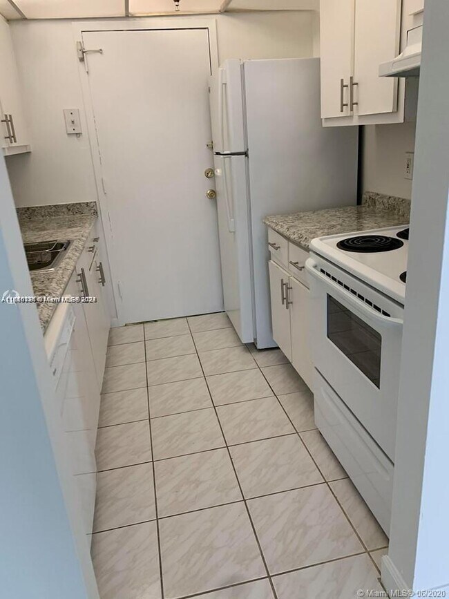 Foto del edificio - 2350 NE 135th St