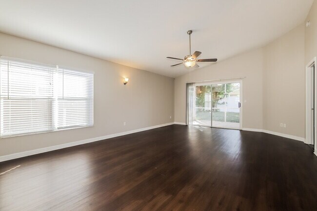 Foto del edificio - 2035 Attaway Dr