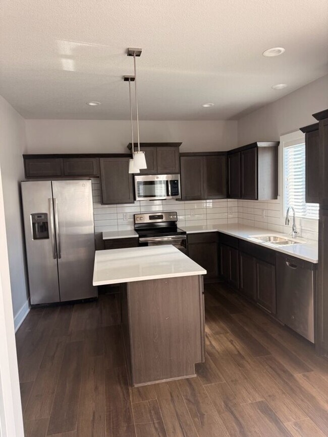 Building Photo - November Rent Free! Spacious 3 Bedroom, 2....