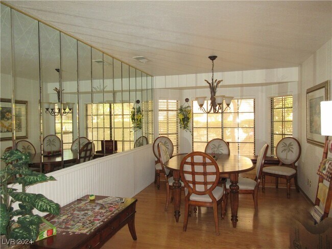 Foto del edificio - 5709 Colwood Ln