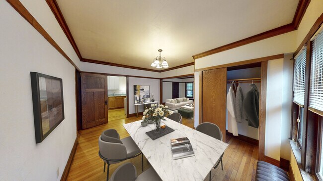 Comedor decorado - The Badger Den Apartments on Kendall