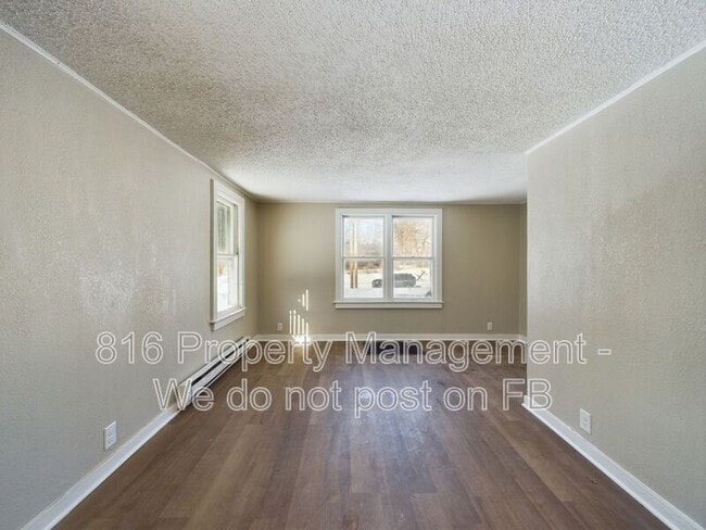 Building Photo - 1013 W South Ave