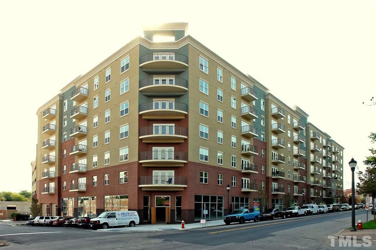 Primary Photo - 222 Glenwood Ave