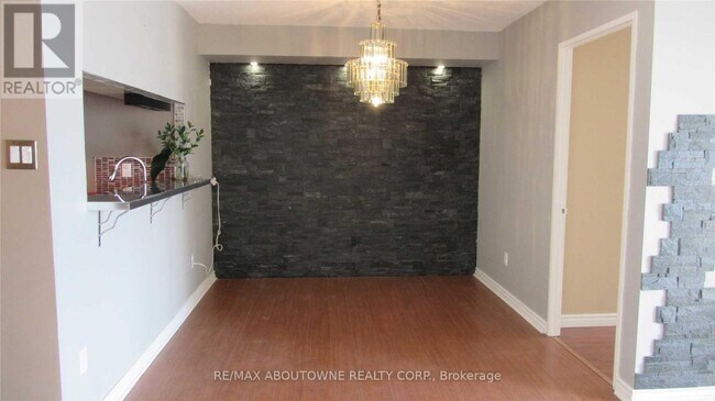 Building Photo - 285-1285 Enfield Pl