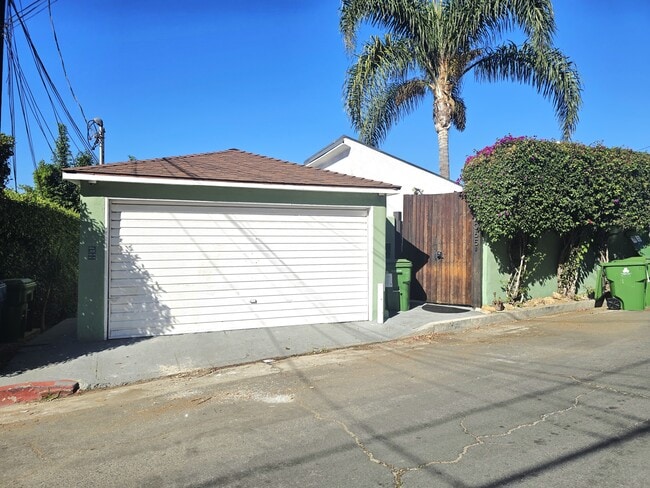 Building Photo - 2065 Ivar Ave