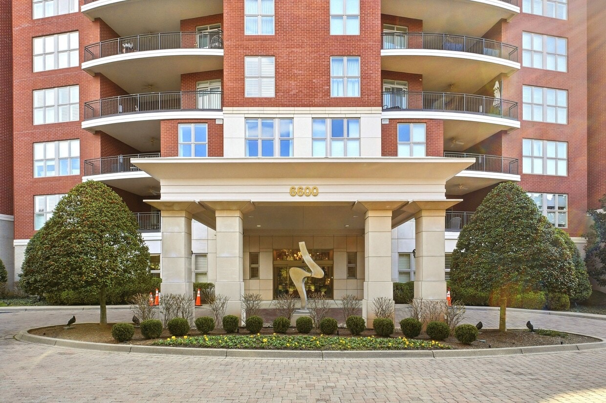 Foto principal - 6600 Seminary Woods Pl