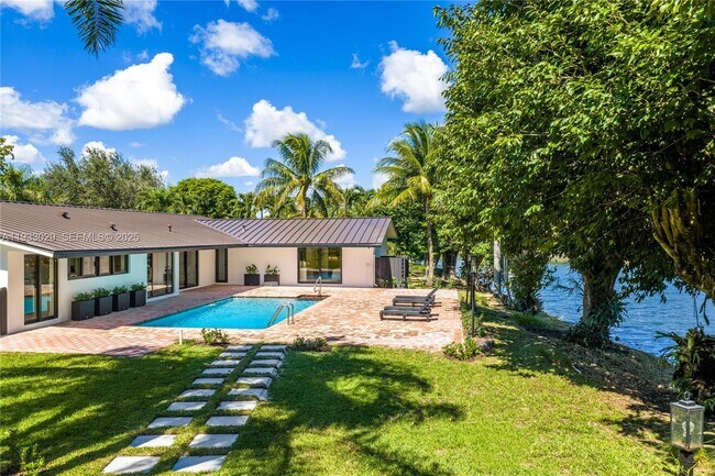 Foto del edificio - 10945 SW 75th Ct