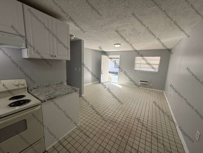 Building Photo - Beautifully Upgraded 2/1 AVAILABLE FOR IMMEDIAT MOVE IN!! Move In Before 5/1 and get June’s rent ...