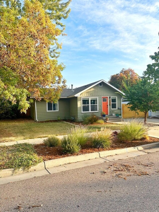 Foto principal - 631 E 12th St
