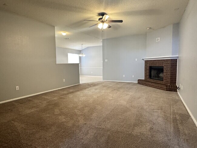 Foto del edificio - Bright and Open Floor Plan in West Lubbock!