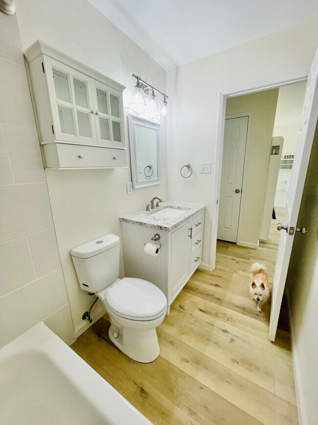 Foto del edificio - 1812 Rose Ave