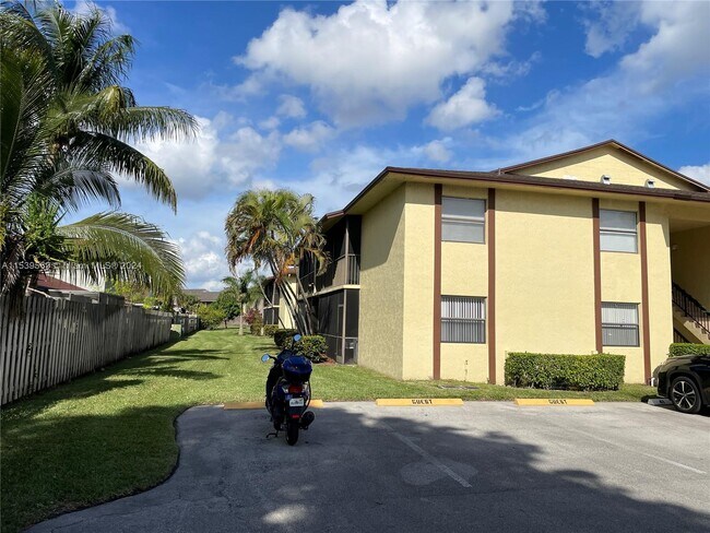 Foto del edificio - 10036 Winding Lake Rd