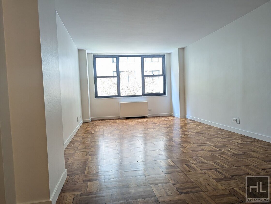 Primary Photo - EAST 49 STREET