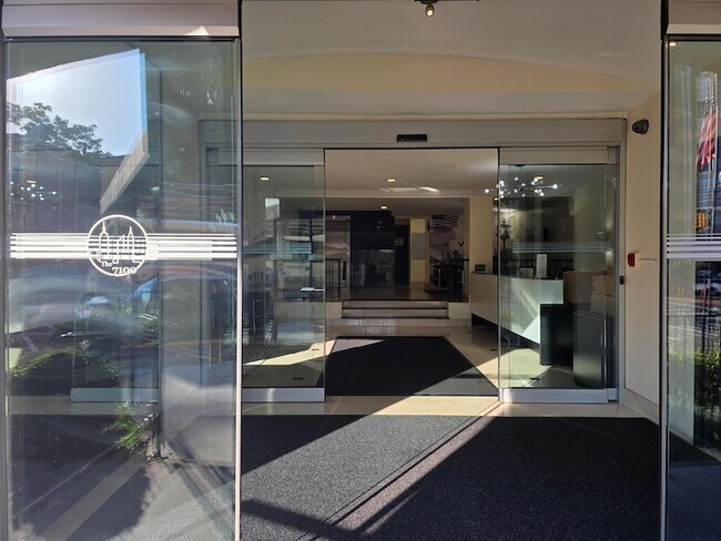 Foto del edificio - 7100 JFK Blvd E