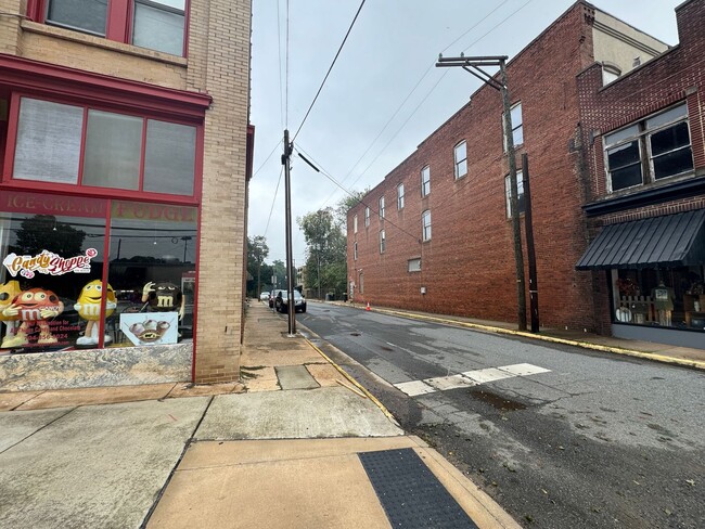 Building Photo - 104 S Main St