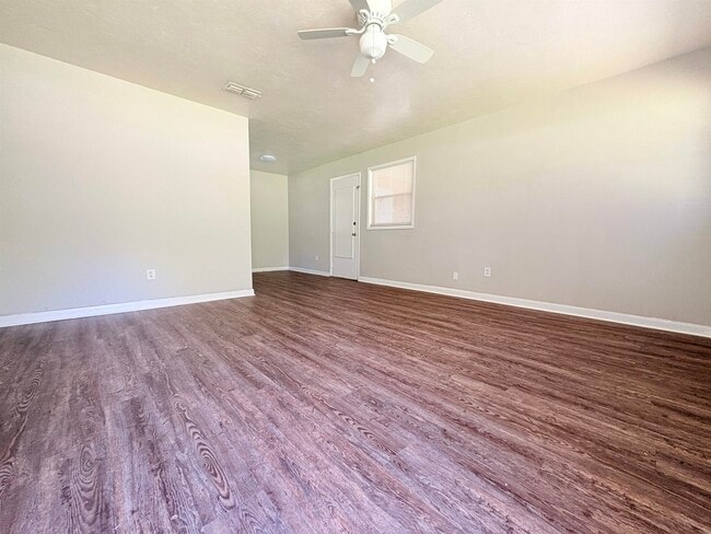 Building Photo - 3515 Falcon Dr