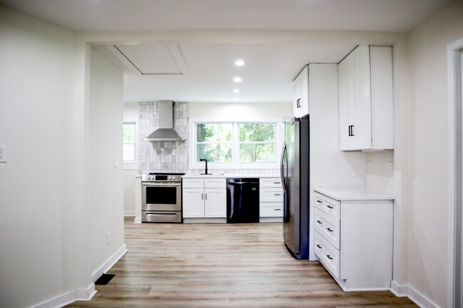 Foto del edificio - 2721 Mayflower Rd