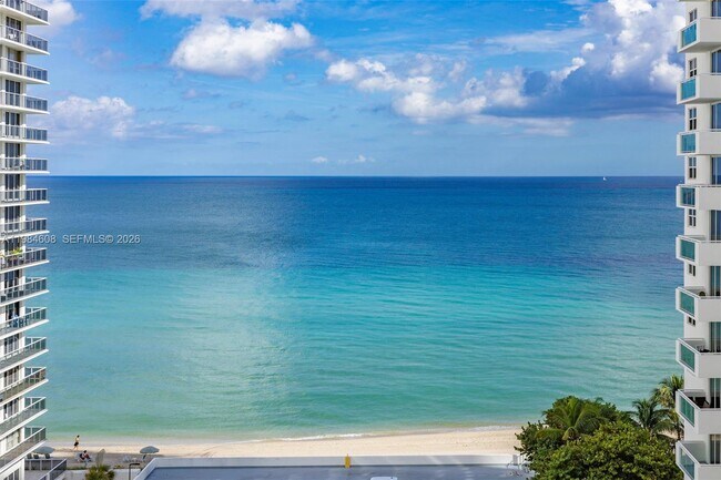 Foto del edificio - 3001 S Ocean Dr