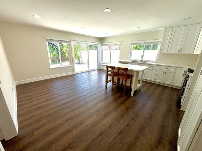 Building Photo - Beautiful 3Bd/2Ba Home in Irvine!