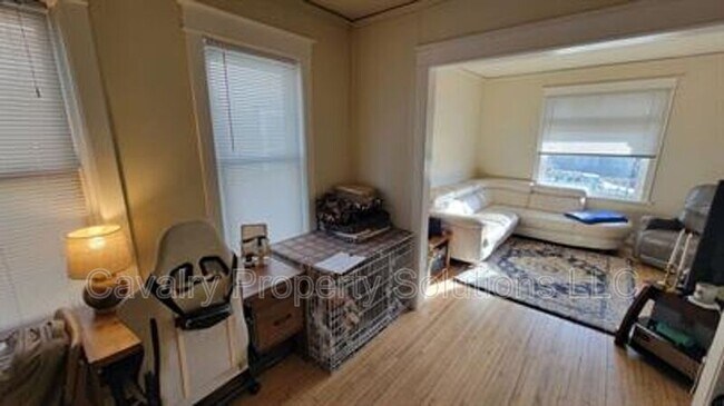 Foto del edificio - 617 E 8th St