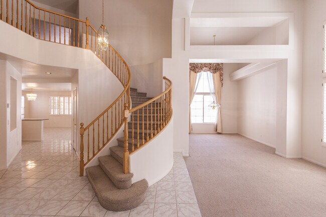 Building Photo - Southwest Beautiful Gated Community