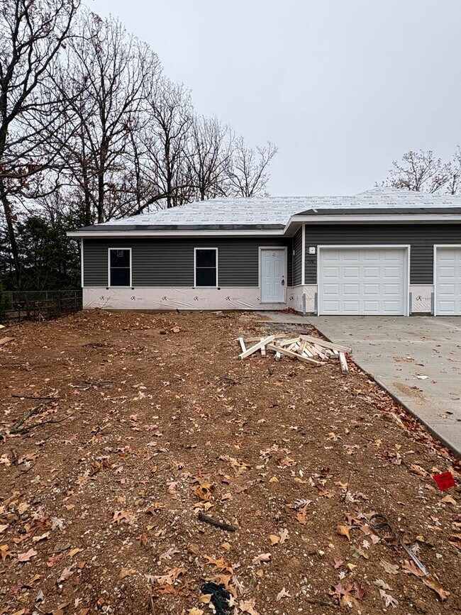 Building Photo - 598 N Airport Rd