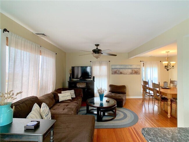 Foto del edificio - 25 Briarwood Ave