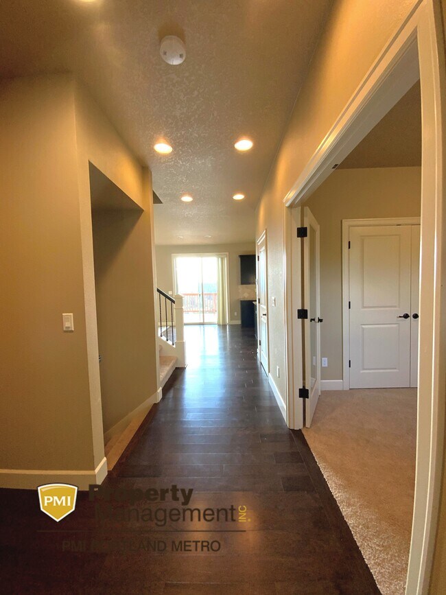 Entry - 14526 SE Lyon Ct