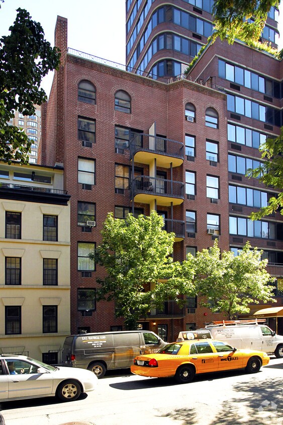 Building Photo - 155 E 30th St