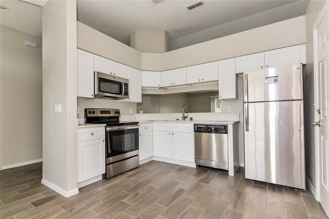 Foto del edificio - 8024 Ridgeglen Cir W