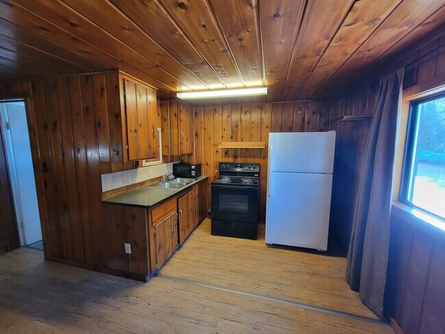 Building Photo - Lakeview Apartments
