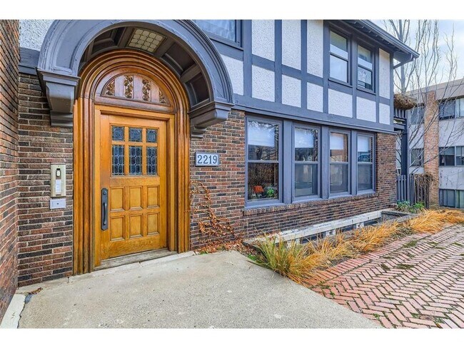 Foto del edificio - 2219 Pillsbury Ave