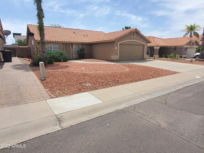 Building Photo - 7541 W Calavar Rd