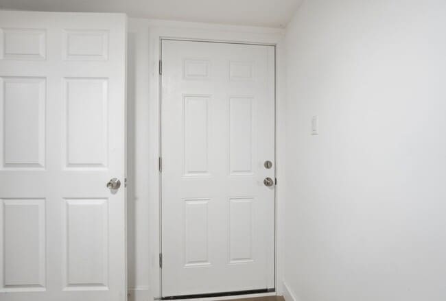 Building Photo - 568 Hale Ave