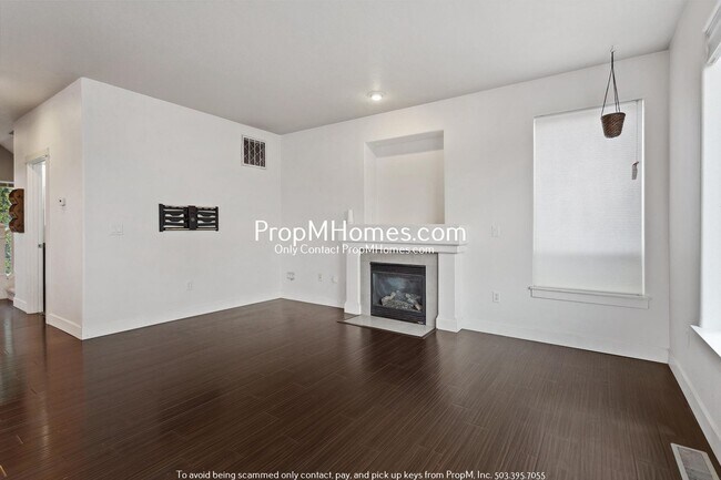 Building Photo - Spacious Three Bedroom Home in Arbor Lodge...