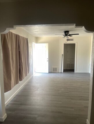 Building Photo - 912 Jeffrey St