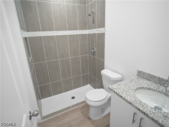 Foto del edificio - 2102 Canton Ave