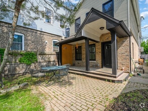 Building Photo - 2118 W Huron St