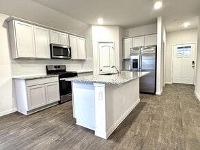 Building Photo - 1305 Middleton Grv