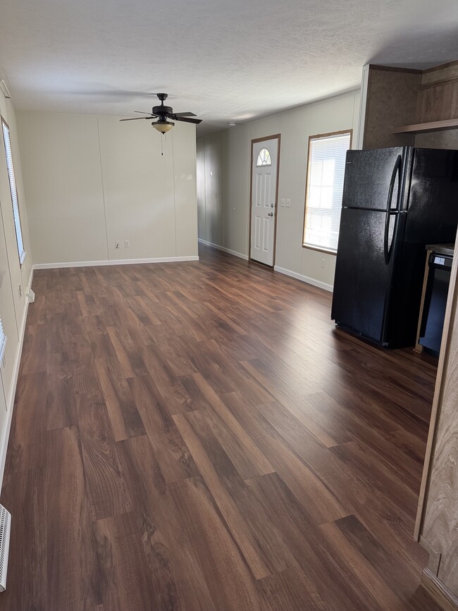 Building Photo - 16 Halfmoon Cir