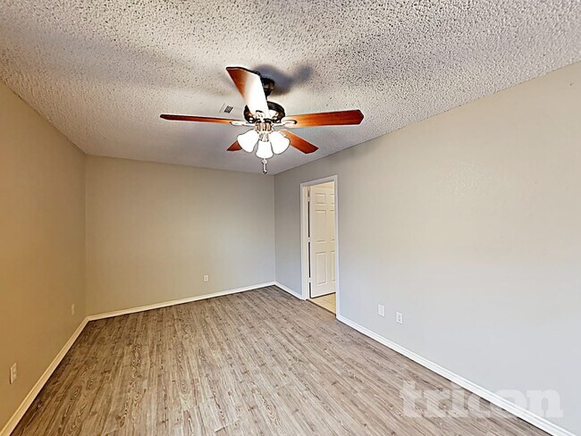 Building Photo - 206 Briarglen Dr
