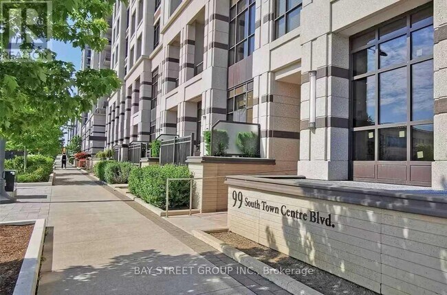 Photo du bâtiment - 99-B199 S Town Centre Blvd