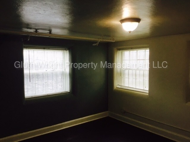 Building Photo - 546 Fatherland St
