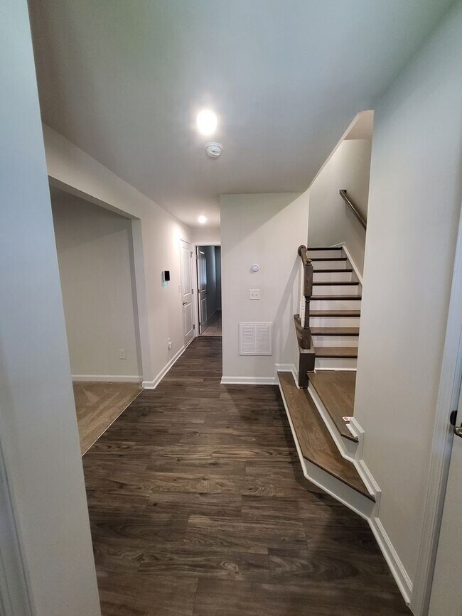 Foto del edificio - 3BR/2.5BA End Unit Townhome