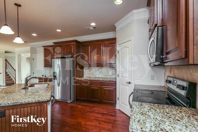 Building Photo - 250 Porter Pl