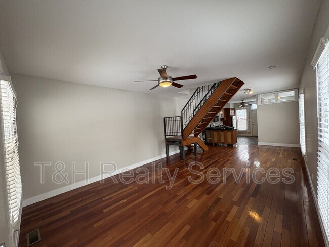 Foto del edificio - 1820 E 12th St