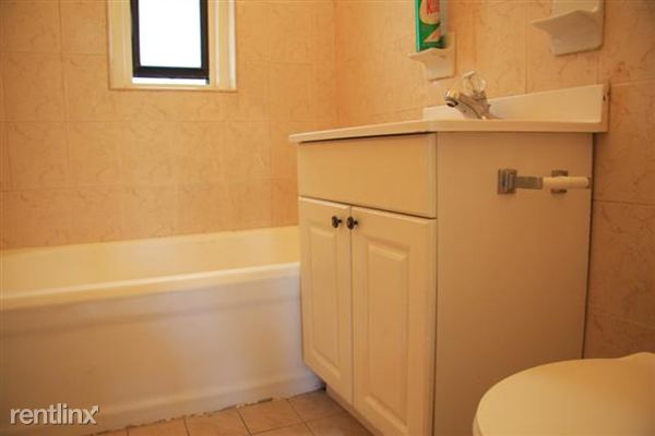 Building Photo - 48 Saint Pauls Pl