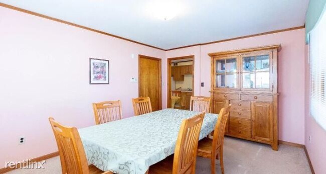 Building Photo - 3 br, 2 bath House - 1 Crescent Rd