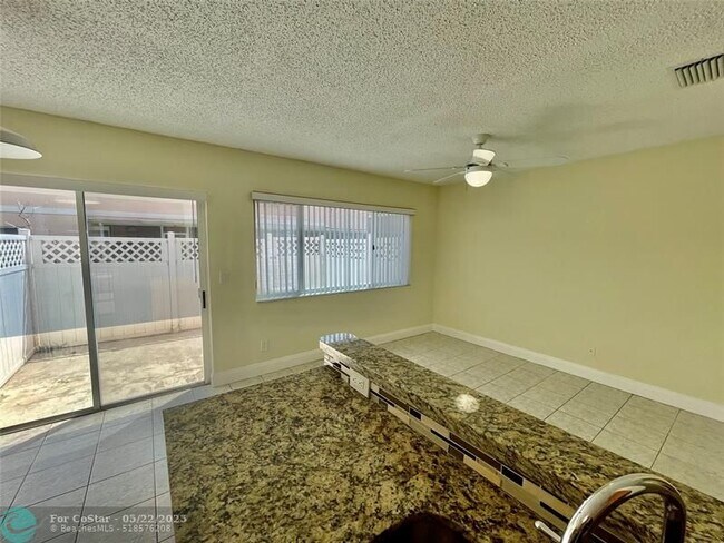 Foto del edificio - 20870 NW 2nd St