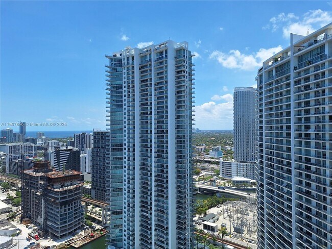 Building Photo - 350 S Miami Ave